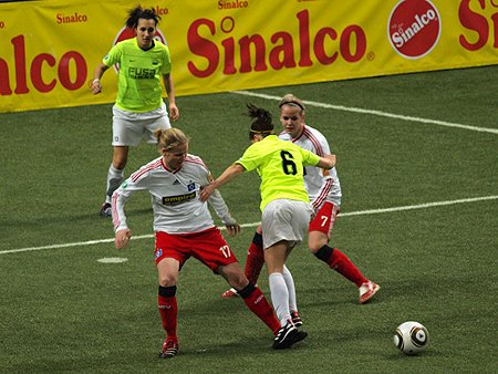 SHFV-Nordcup 2010, Essen-Schönebeck - HSV 2:1, Janina Haye stoppt Vanessa Martini Janina Haye stoppt Vanessa Martini