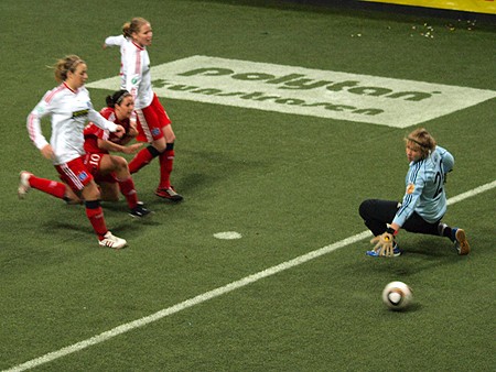 SHFV-Nordcup 2010, HSV - FFC Oldesloe 4:1, Kristina Kucharski kann dem HSV alles versauen, aber sie vergibt Kristina Kucharski kann dem HSV alles versauen, aber sie vergibt