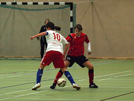 D-Hallenmeisterschaft, 6. Spieltag, Wiona bleibt im Zweikampf mit einer Norderstedterin hängen Wiona bleibt im Zweikampf mit einer Norderstedterin hängen