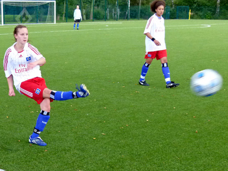 Kristin Witte gehörte zu den auffälligeren Spielerinnen. Im Hintergrund die Torschützin zum 6:1, Alina Ogundipe