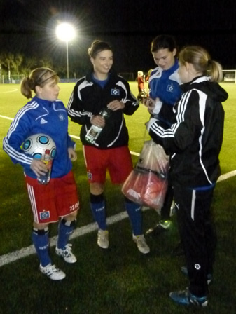 2010 09 30_HSV 2B - Brædstrup IF_Schiedrichtergespann Sprangen als Schiedsrichtergespann ein: Jennifer Kaminski, Tanja Thormählen, Denise Meinberg und Paula Ziselsberger