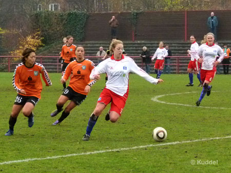 Carolin Simon setzt sich Ando und Grings durch