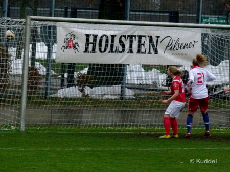 2010 11 21_HSV2-Gütersloh - 2-1 Moelter5 Der Ball ist im Netz. Die 2:1-Führung
