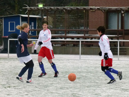 2010 11 28_TuS Berne - HSV5 - Saladin Saladin treibt den Ball