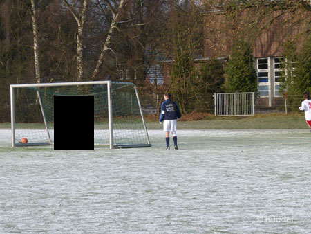 2010 11 28_TuS Berne - HSV5 - Timmermann spitzer Winkel3 ... und erhöht auf 0:13