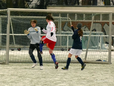 2010 11 28_TuS Berne - HSV5 - Tor Timmermann Maike Timmermann trifft...