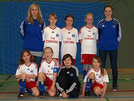 Hallenmeisterschaft 2010/2011 (E-Juniorinnen), 3. Spieltag, HSV, Komet III., Niendorfer TSV, Lemsahler SV, Die E-Mädchen-Mannschaft Stehend: Johanna Karrenbauer, Lara G., Finja, Leonie, Kristin Witte; hockend: Alina, Annika, Lara R., Cecilia