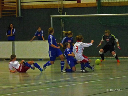 2010 12 19 - HSV1B Turnier TuRa Meldorf - 06 Lysianne Poleska und Marilén Bistricianu gegen gegen Holstein Kiel alles