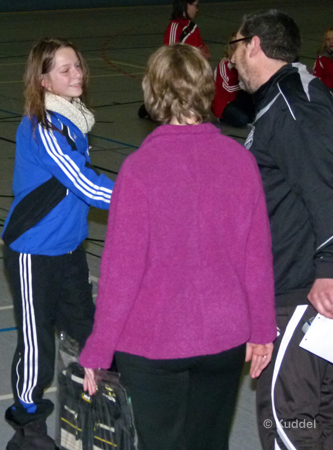 2011 01 08 - HSVC1 Hallenturnier Voltlage - Svenja beste Torhüterin Der HSv selbst durfte sie nicht wählen. Aber sechs der anderen neun Teams waren der Überzeugung, dass Svenja Busies die beste im tor war. Recht hatten sie.