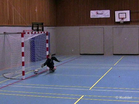 2011 01 22_HSV3 - Hallenturnier Jesteburg - Tor Carolin Reiß2 Ihr Schuss ist zu platziert und lässt der Torhüterin keine Chance zur Abwehr