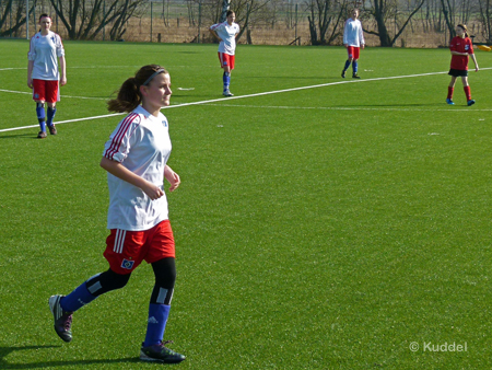 Sollte eigentlich noch geschont werden und hielt trotz Trainingspause durch: Jana Ehlers spielte auf ihrer gewohnten Position als Rechtsverteidigerin