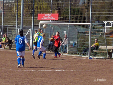 2011 04 02 - USC Paloma - HSV5 - 6-0 Catherine Knobloch1 Knobloch kann per Kopfball...