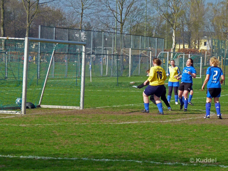 2011 04 17_HSV5 - Alsterbrüder_Tor Anja Lassen Bereits das 6:0: Anja Lassen