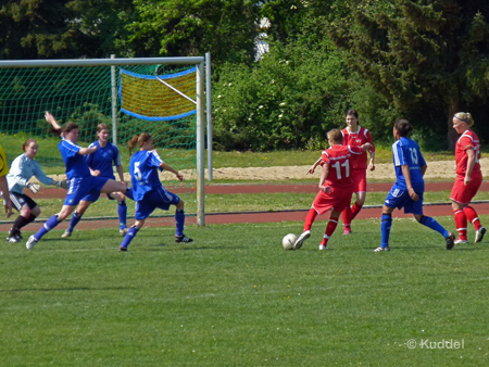 2011 04 25_Mellendorfer TV - HSV3_2-0 2 Annika Maibom kann abziehen
