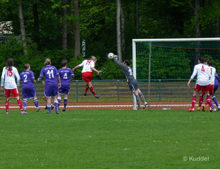 2011 05 01_TV Jahn Delmenhorst - HSV3_Chance Kathrin Miotke Eine weitere gute Torgelegenheit von Kathrin Miotke