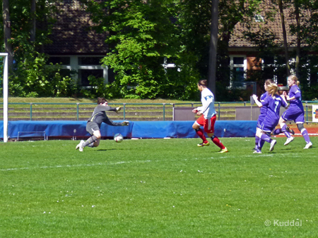 2011 05 01_TV Jahn Delmenhorst - HSV3_Chance Thormählen2 ...und scheitert an Uta Schulenburg