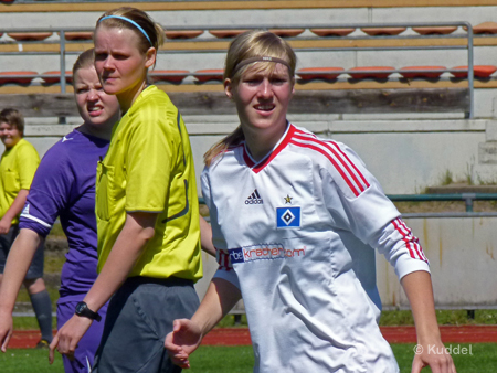 2011 05 01_TV Jahn Delmenhorst - HSV3_Jana Wethje Jana Wethje spielte heute sehr viele gute Pässe auf die Spitzen und leitete etliche Angriffe geschickt ein. Zudem spielte sie erstmals über 90 Minuten