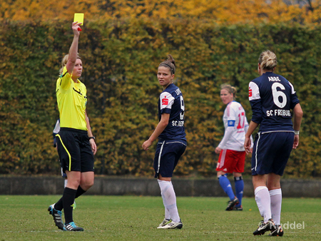 2011 10 30 - HSV1 - SC Freiburg - Kein Strafstoß Freiburg 3 Gelb